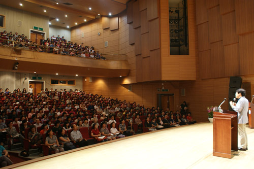 수원시민 인문교양 아카데미 수료식 및 박경철원장 가정경제 희망찾기 특강 1번 이미지