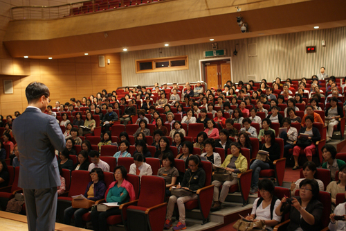 수원시 인문교양 아카데미 제8강연- 아이와 함께 자라는 부모 메인 이미지