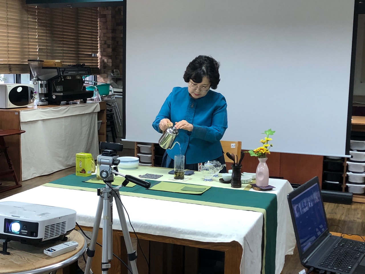 삶의기술 마음을 다독다도 : 찻잔에 담긴 행복 황차와 홍차(21.9.6) 1번 이미지