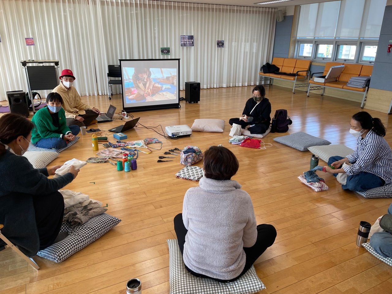 삶의기술 고쳐쓰는 삶:치앙마이식으로 배우는 바느질 메인 이미지