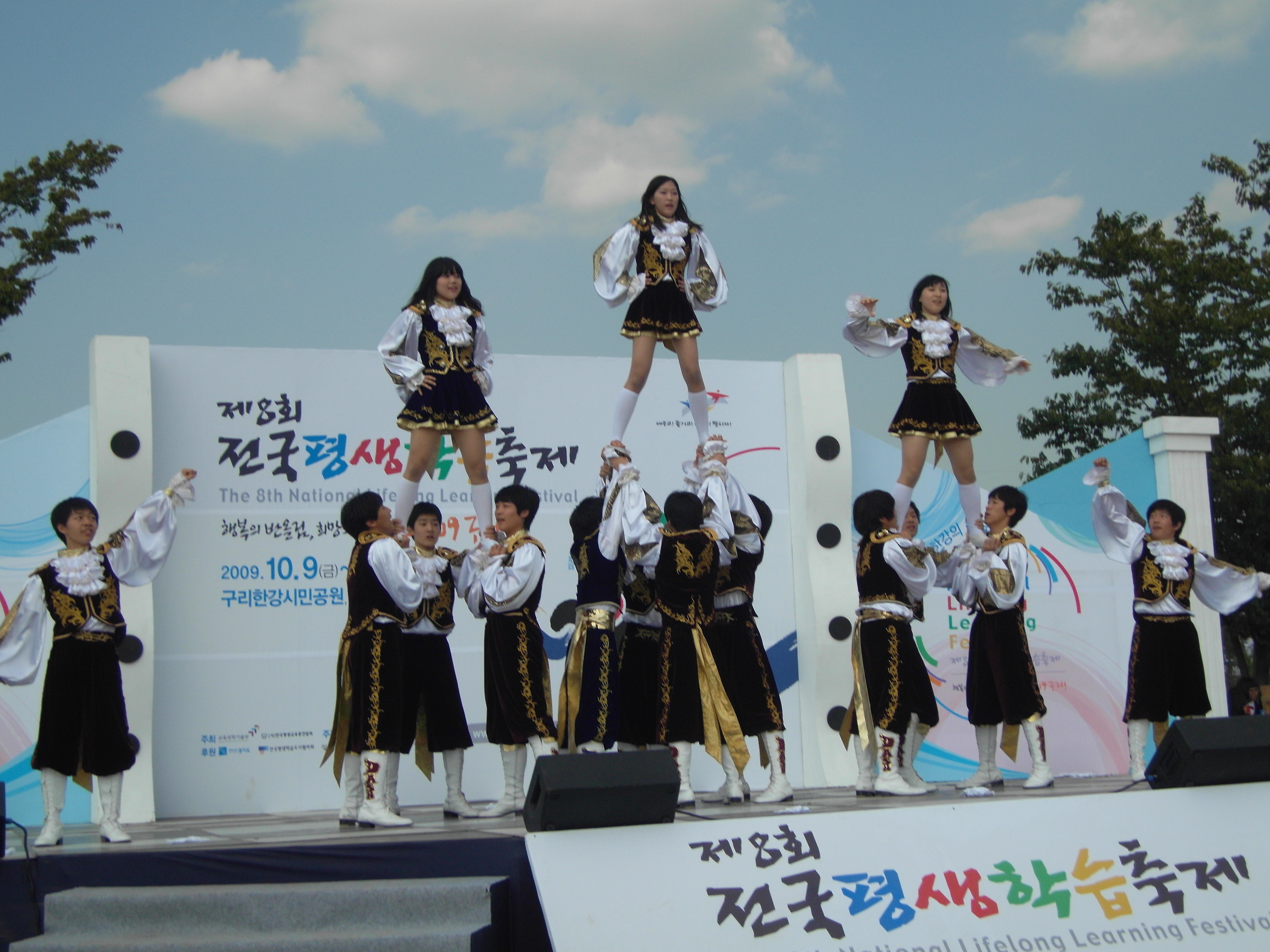 제8회 전국평생학습축제 수원시 홍보관 및 학습동아리 사진 1번 이미지