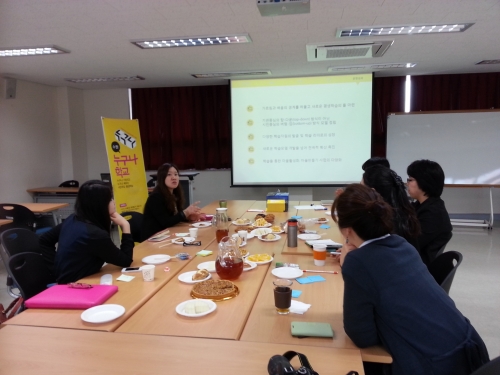 누구나학교 스토리북 발간파티 현장 사진입니다.